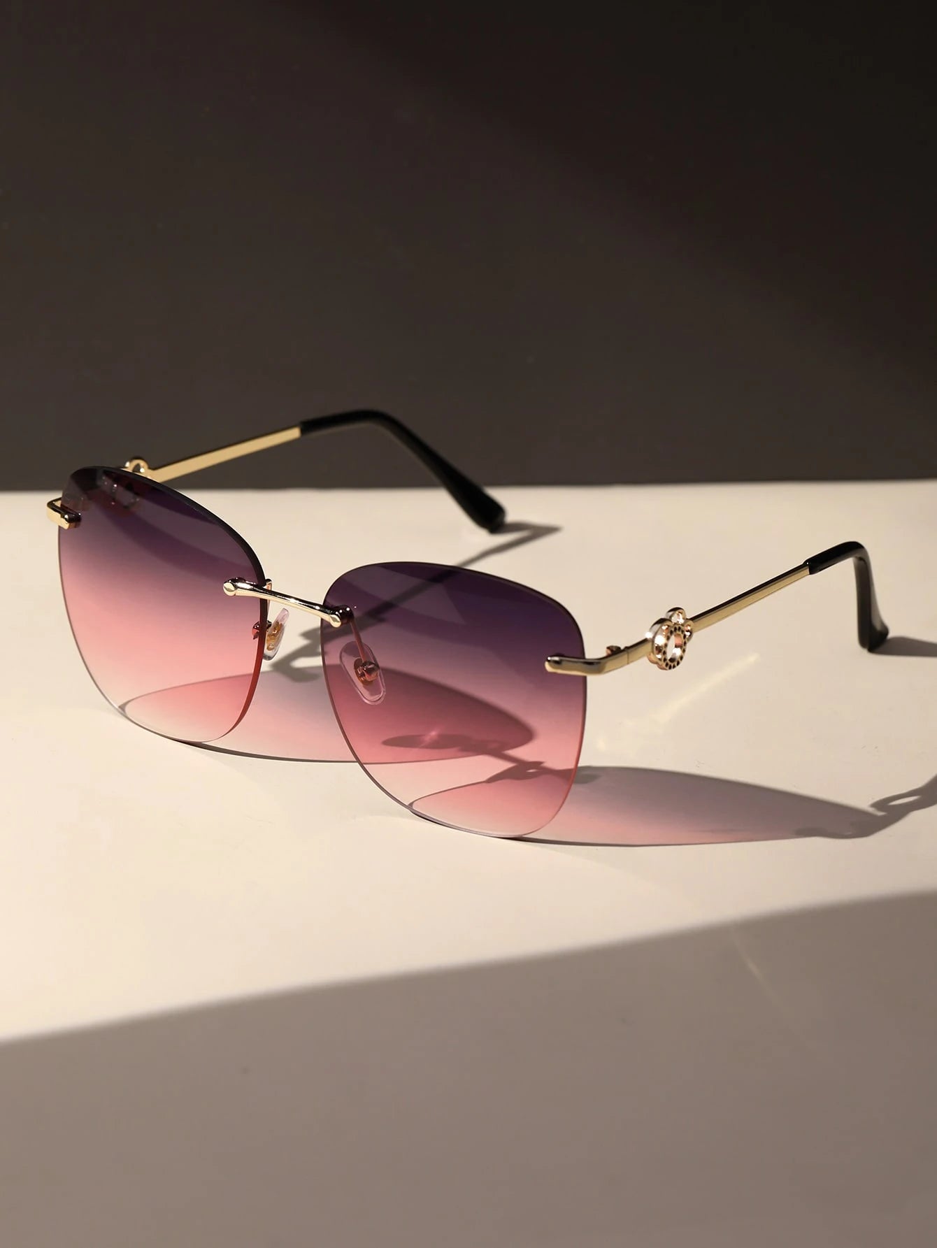 Óculos de Sol Feminino Ysa Geométricos Rosa com Lentes Degradê Sem Armação, Proteção UV400