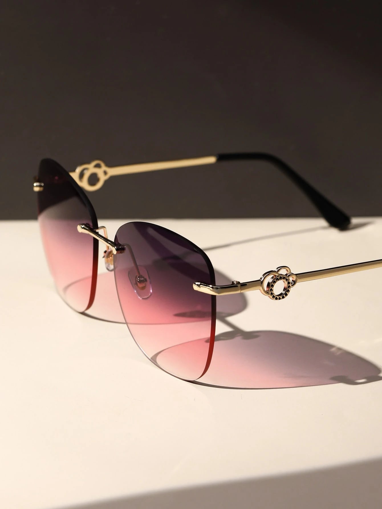 Óculos de Sol Feminino Ysa Geométricos Rosa com Lentes Degradê Sem Armação, Proteção UV400