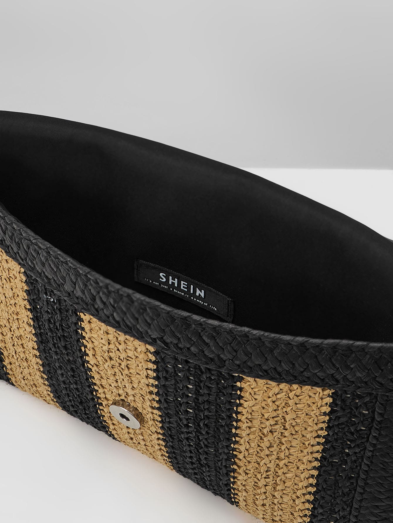  Bolsa de palha Fabi dois tons acabamento de franja aba