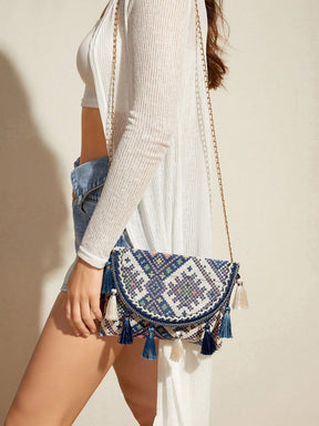 Bolsa Feminina Ana a tiracolo com capa do tipo flip em padrão geométrico 