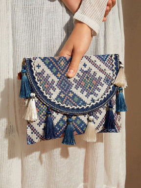 Bolsa Feminina Ana a tiracolo com capa do tipo flip em padrão geométrico 