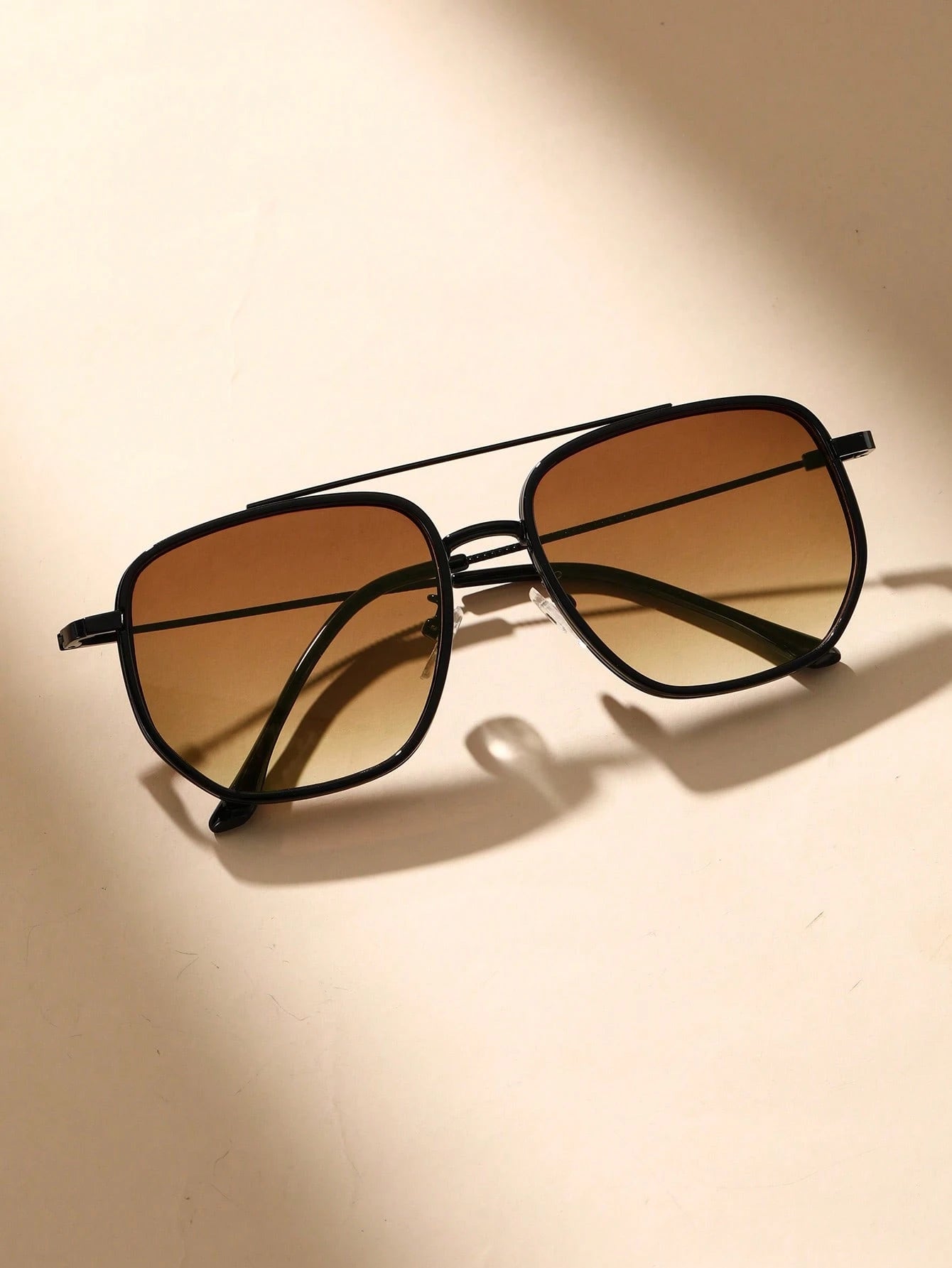 Óculos de Sol de Feminina Paula com Armação Geométrica