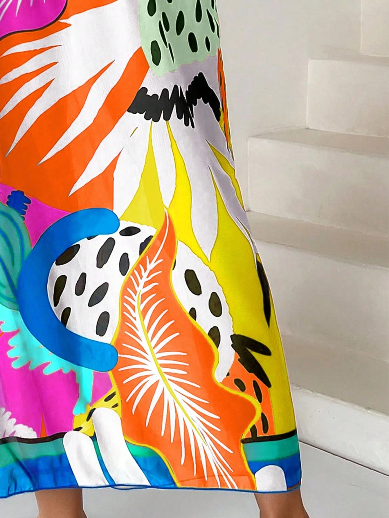 Saia com Faixa Lateral Transparente em Tela, Estampado Floral 