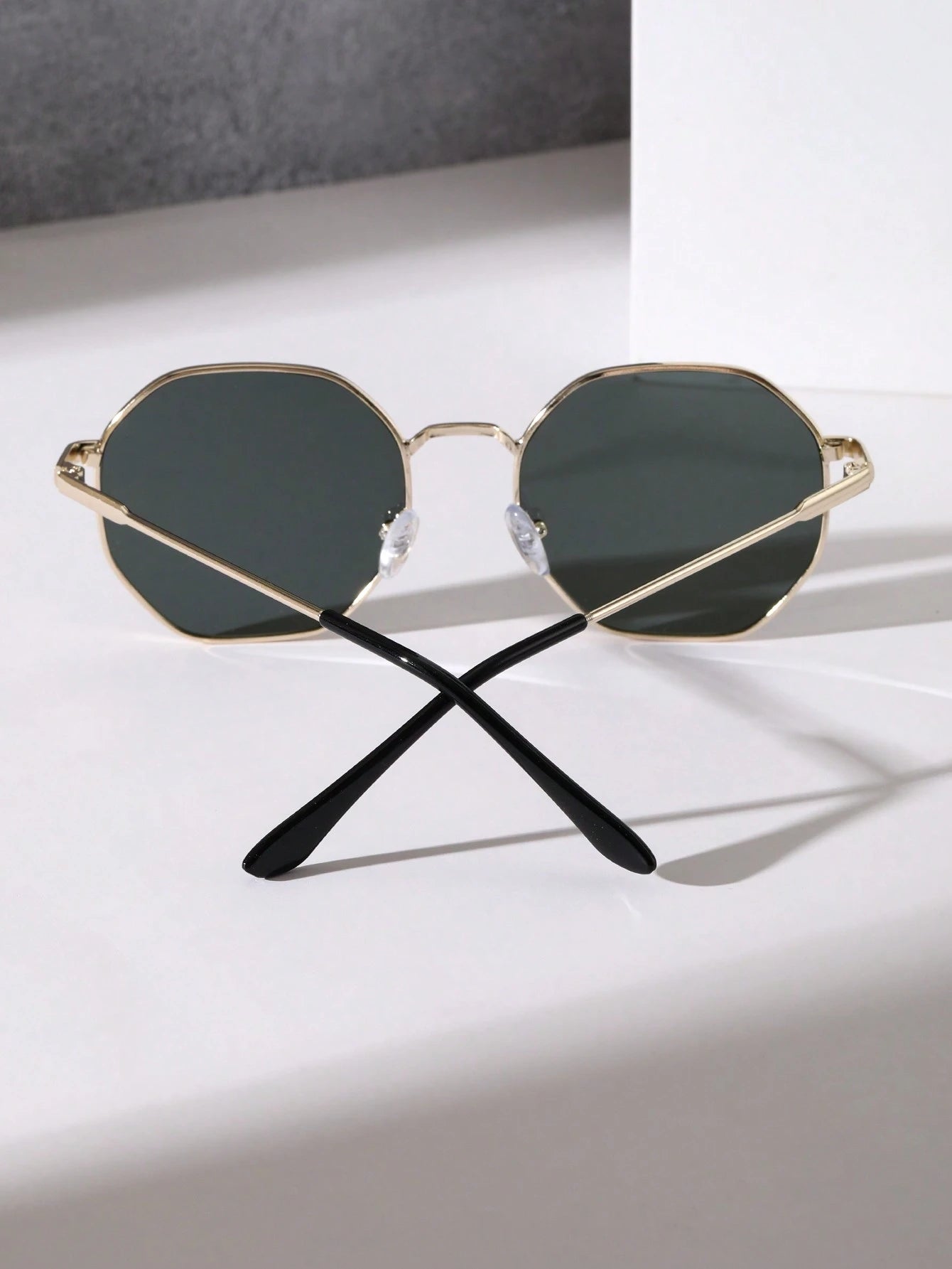  Óculos de Sol Feminino Mavi com Proteção UV de Moldura Geométrica 