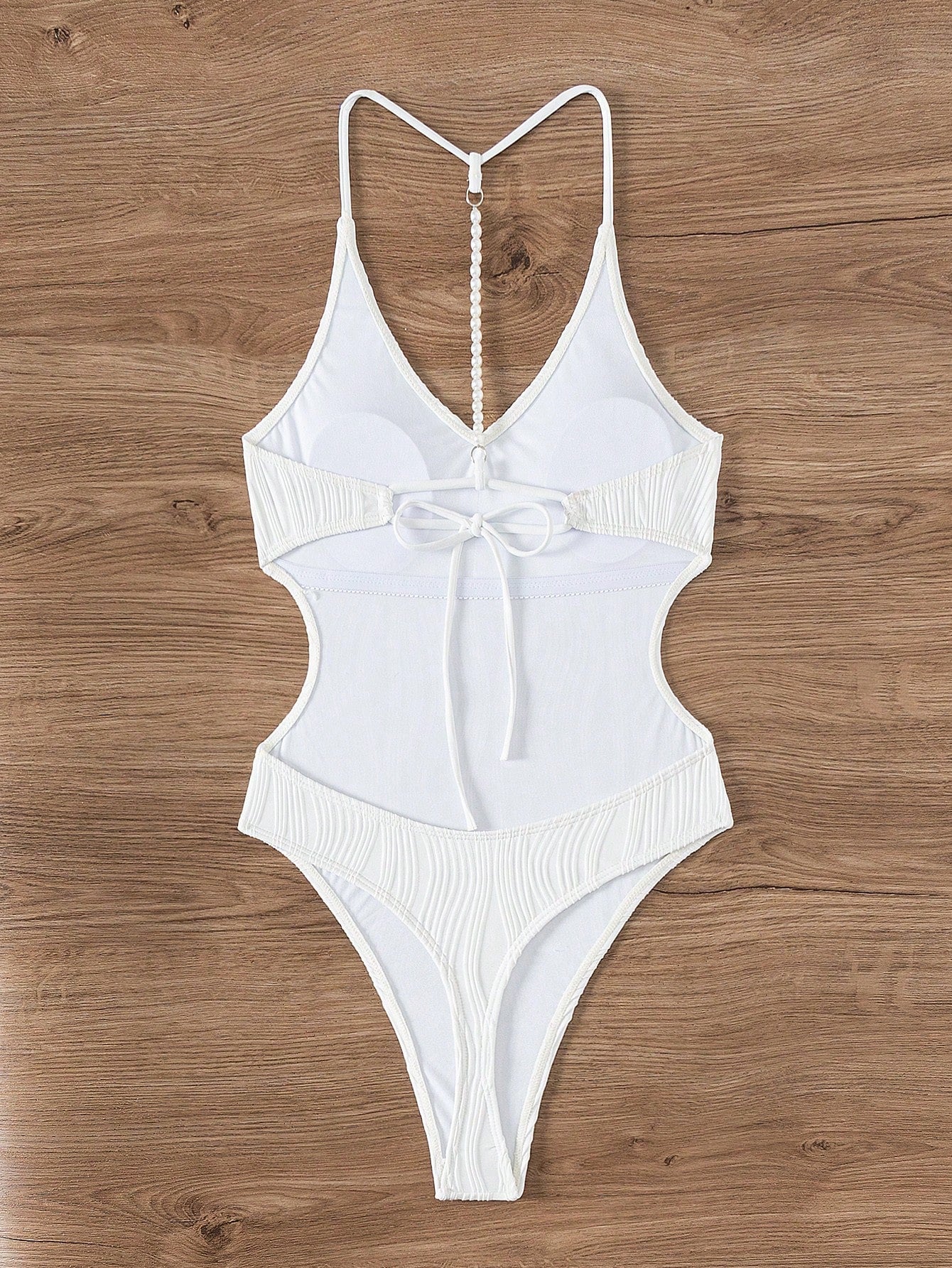 Maiô Feminino Clara Texturizado com Decote Halter e Cintura Vazada 