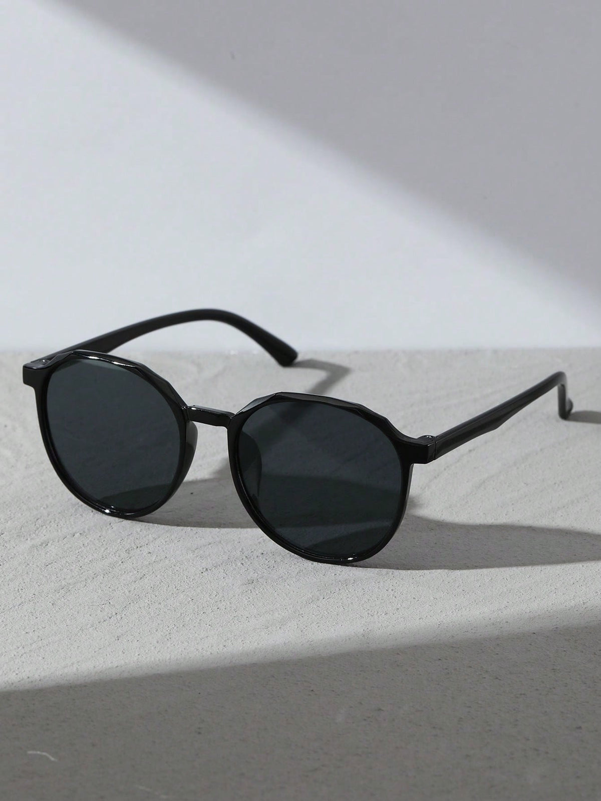  Óculos de Sol Feminino Julia Preto Geométrica Proteção 400 UV