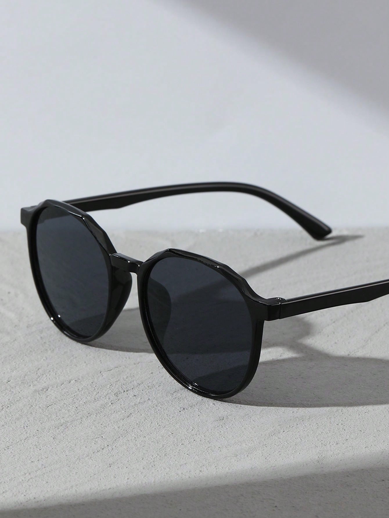  Óculos de Sol Feminino Julia Preto Geométrica Proteção 400 UV