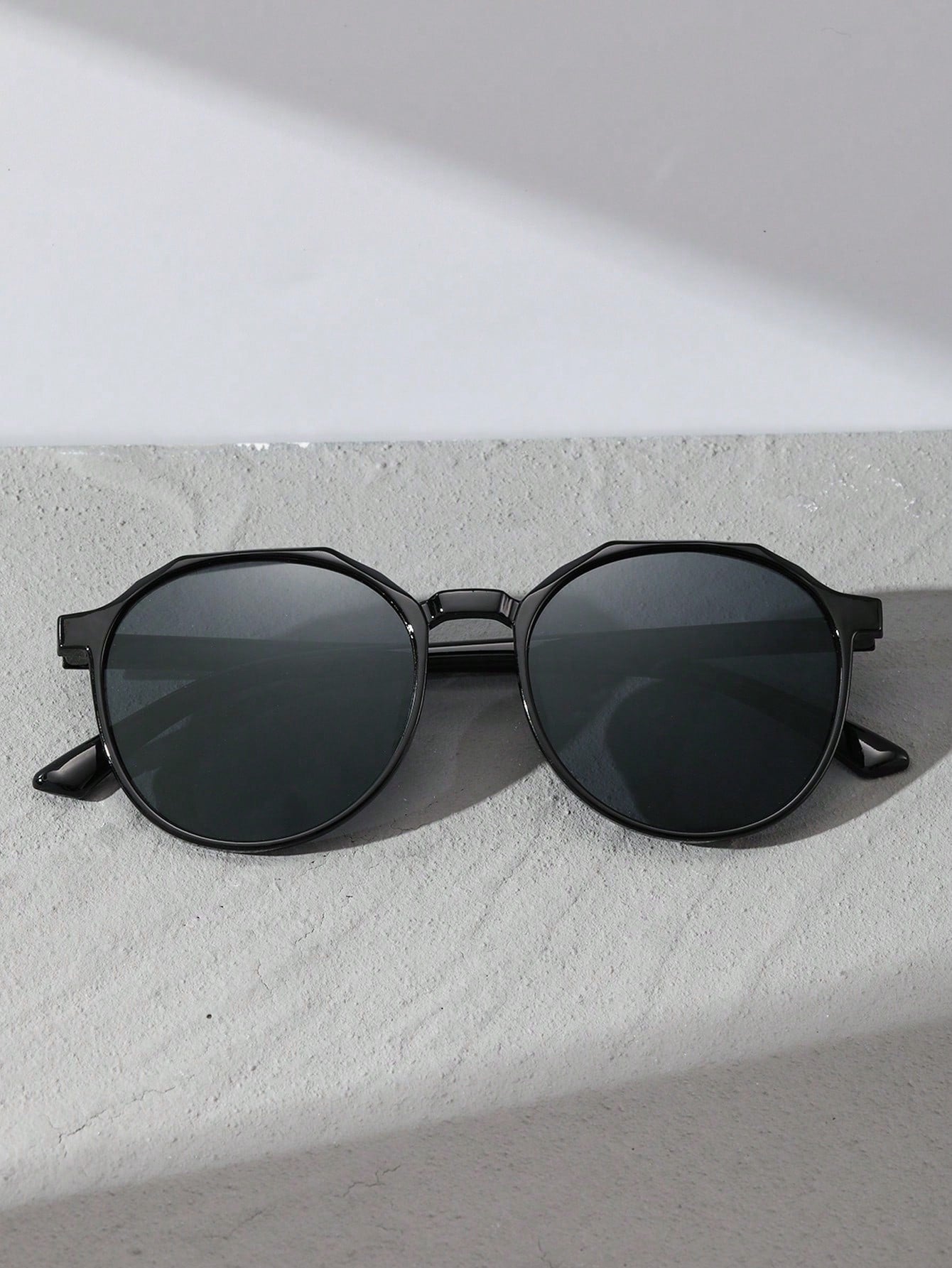  Óculos de Sol Feminino Julia Preto Geométrica Proteção 400 UV