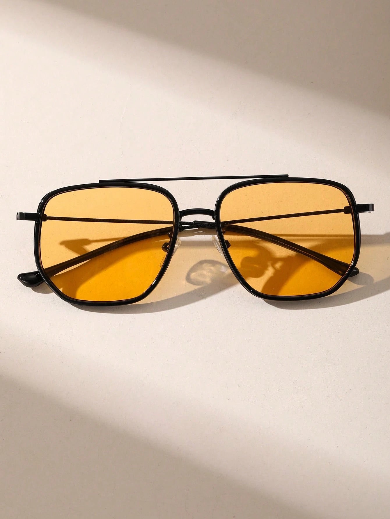 Óculos de Sol de Feminina Paula com Armação Geométrica