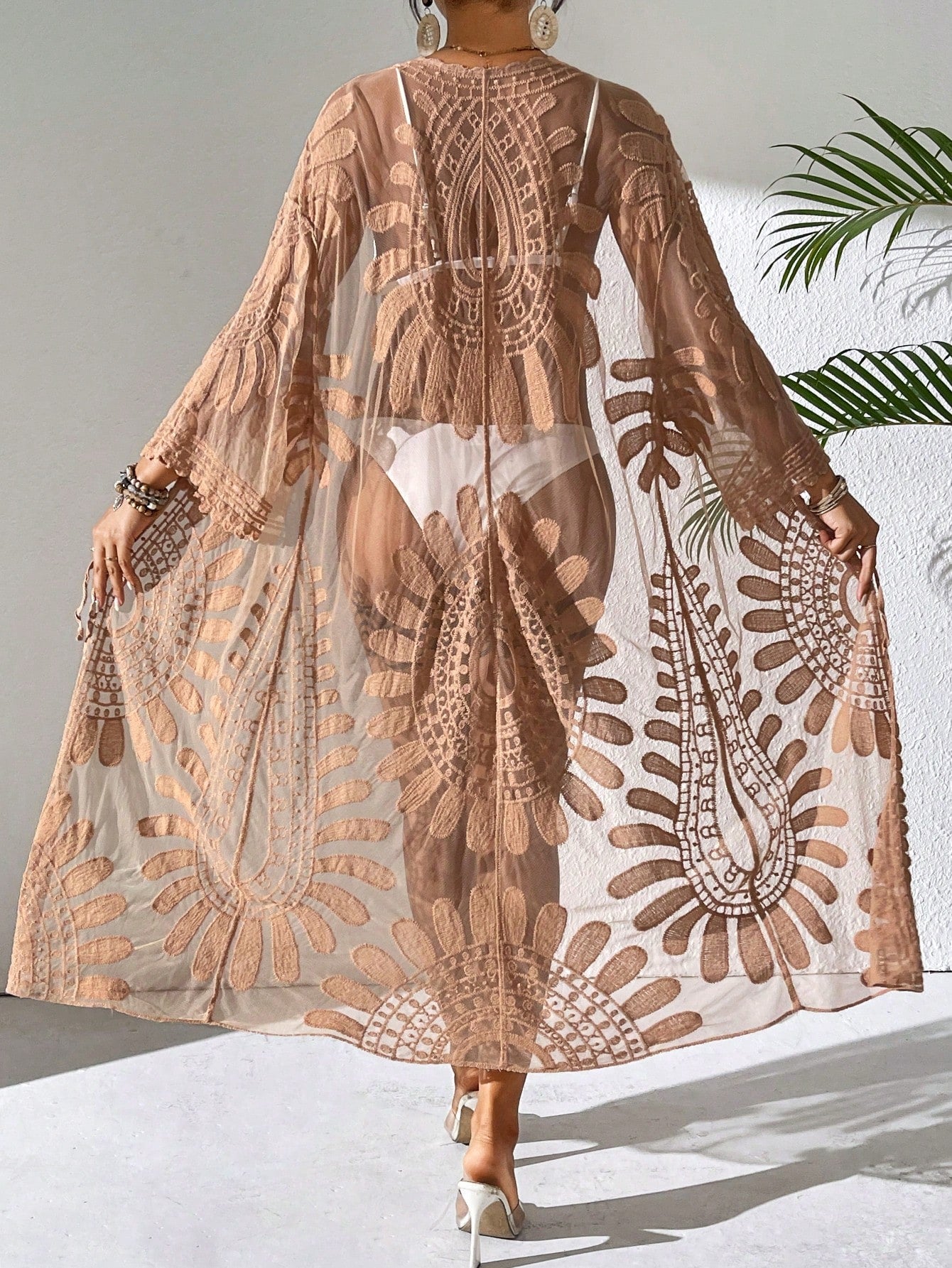 Saída de Praia Quimono Capa Transparente com Estampa Floral de Resort 