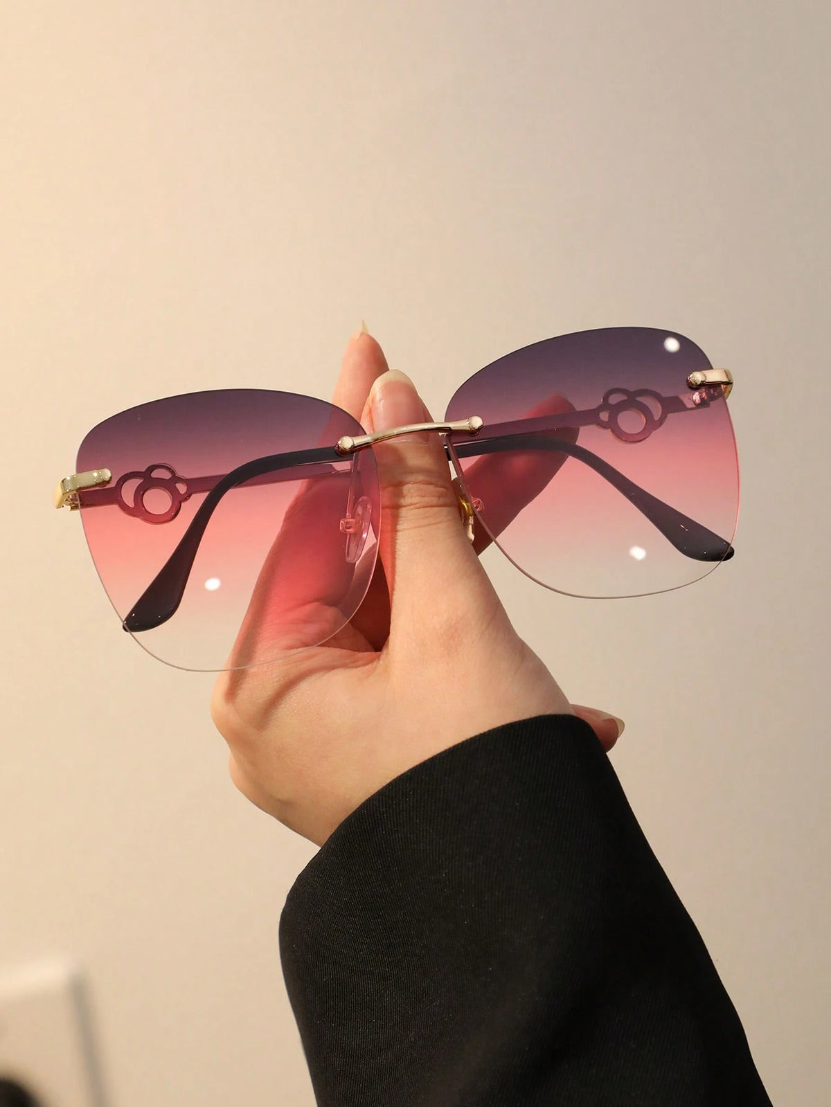 Óculos de Sol Feminino Ysa Geométricos Rosa com Lentes Degradê Sem Armação, Proteção UV400