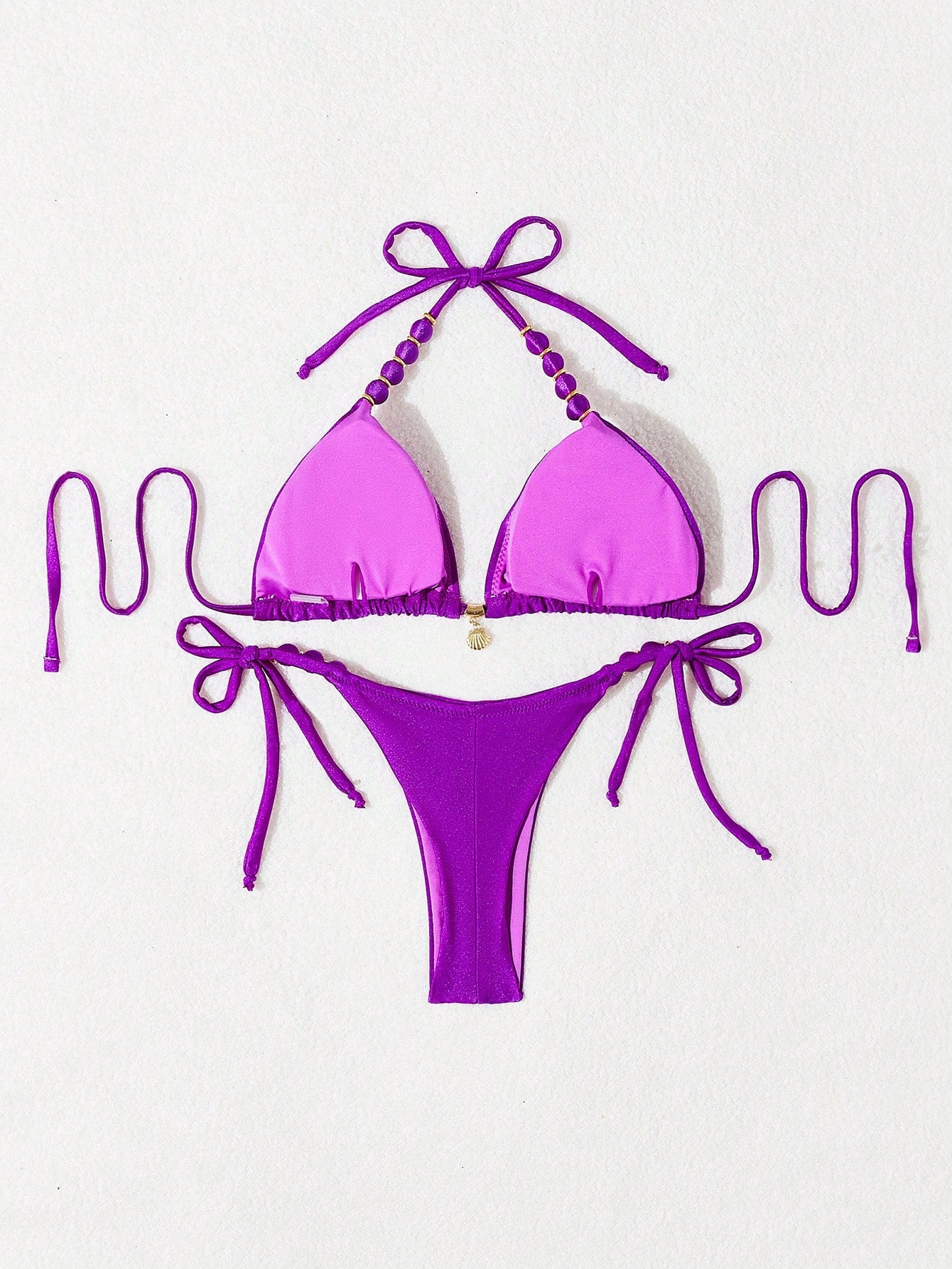  Biquíni Amarrável Com Pingente de Concha e Detalhes Dourados Ajuste Confortável 