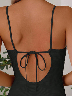 Maiô Beatriz de Pele Sólida de Tecido Texturizado com Franzido e Amarração Traseira