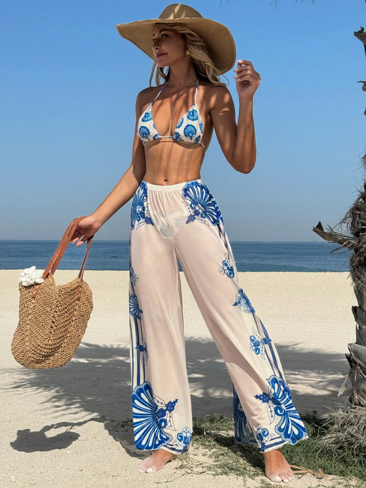 Conjunto de Maiô Bikini Halter com Alça e Sutiã Triângulo Estampado com Calça de Tule