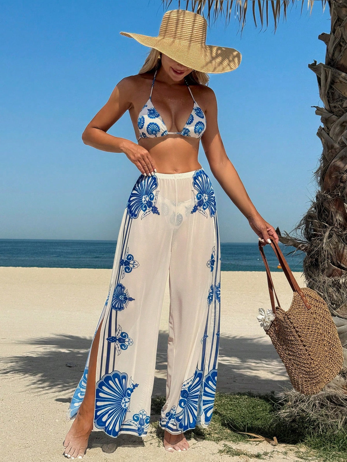 Conjunto de Maiô Bikini Halter com Alça e Sutiã Triângulo Estampado com Calça de Tule