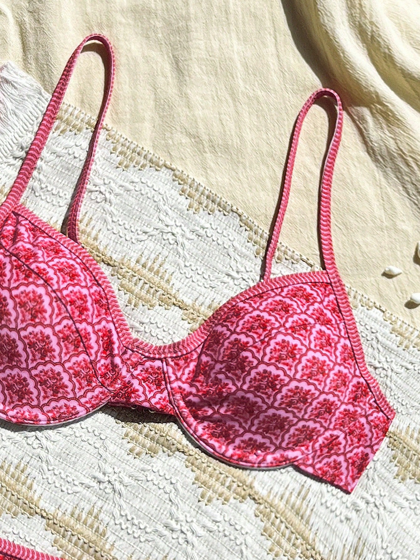  Conjunto de Biquini Daniela de 2 Peças com Alça Ajustável, Fecho Traseiro e Cintura Alta, Estampa Floral 