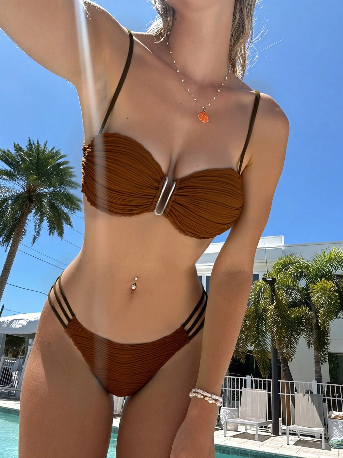  Conjunto de Maiô Bikini Nicole Sensual com Franzidos de 