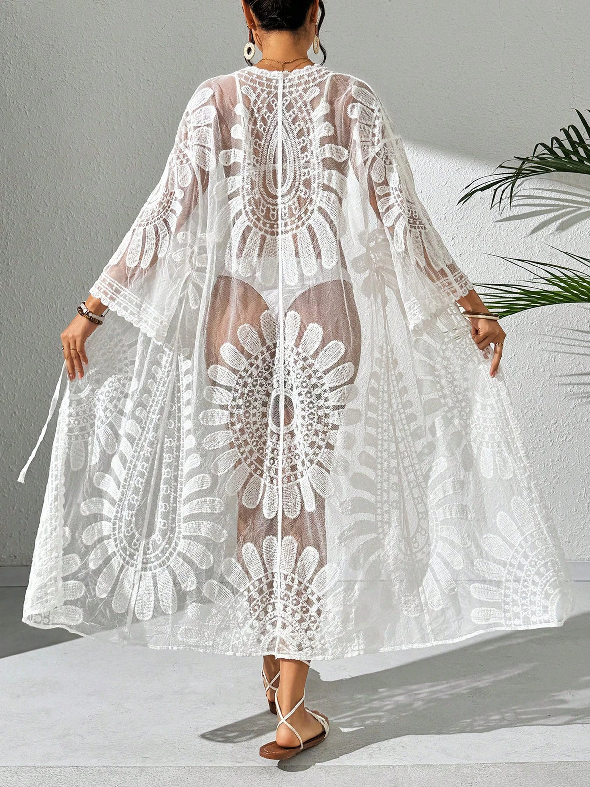 Saída de Praia Quimono Capa Transparente com Estampa Floral de Resort 