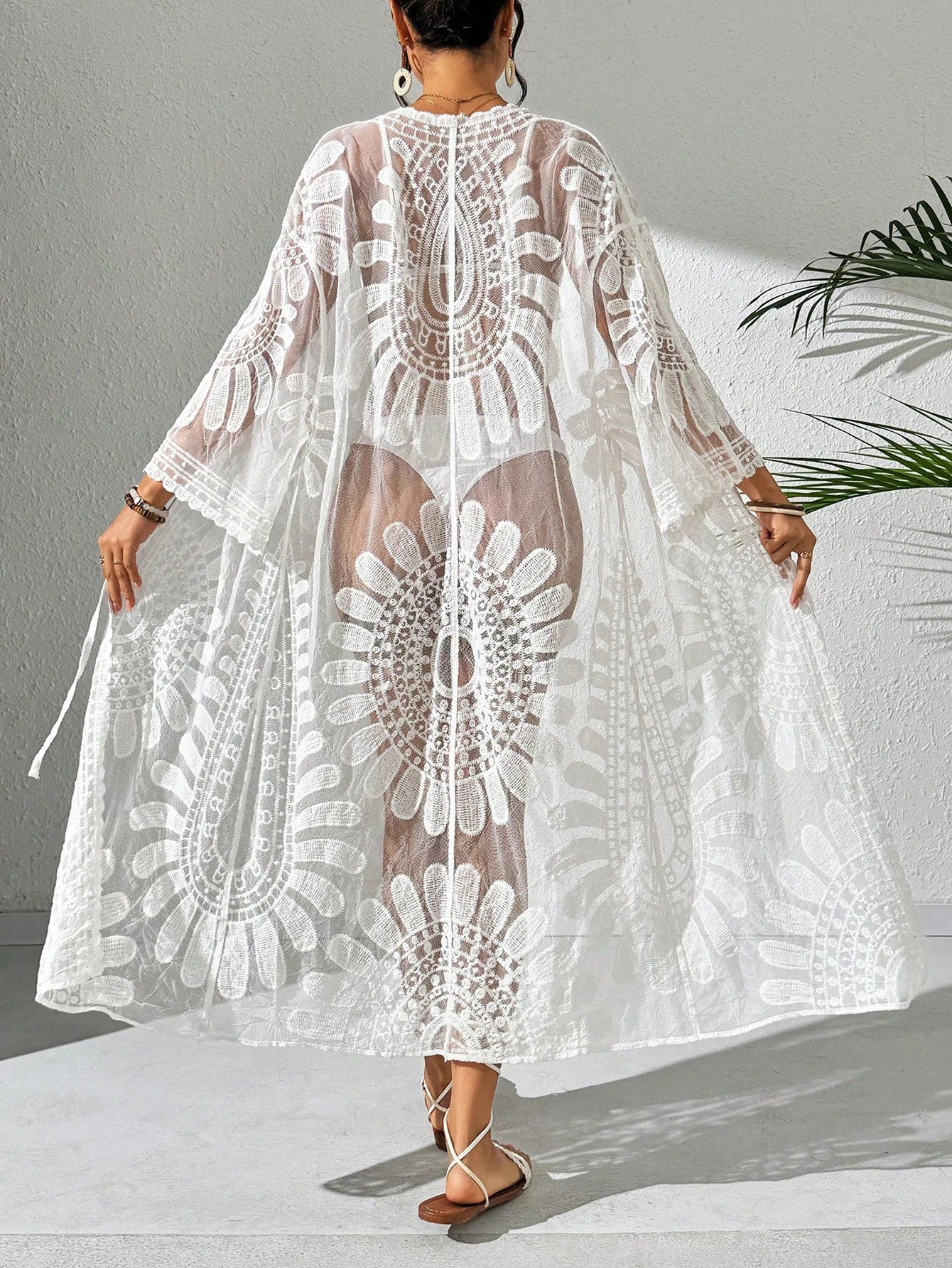 Saída de Praia Quimono Capa Transparente com Estampa Floral de Resort 