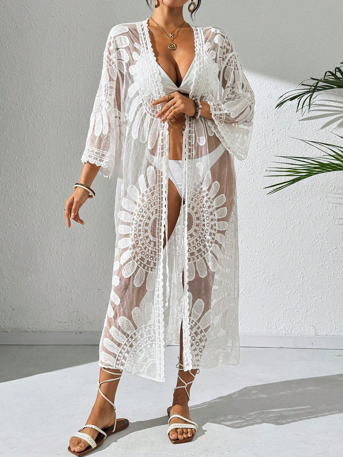 Saída de Praia Quimono Capa Transparente com Estampa Floral de Resort