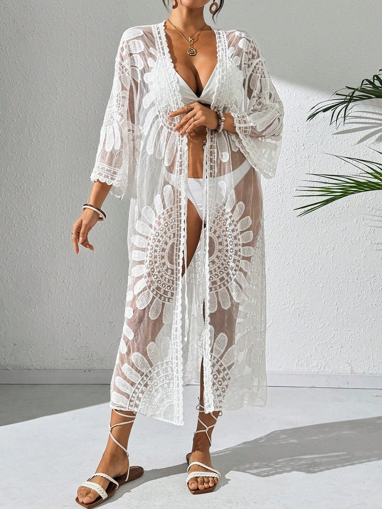 Saída de Praia Quimono Capa Transparente com Estampa Floral de Resort