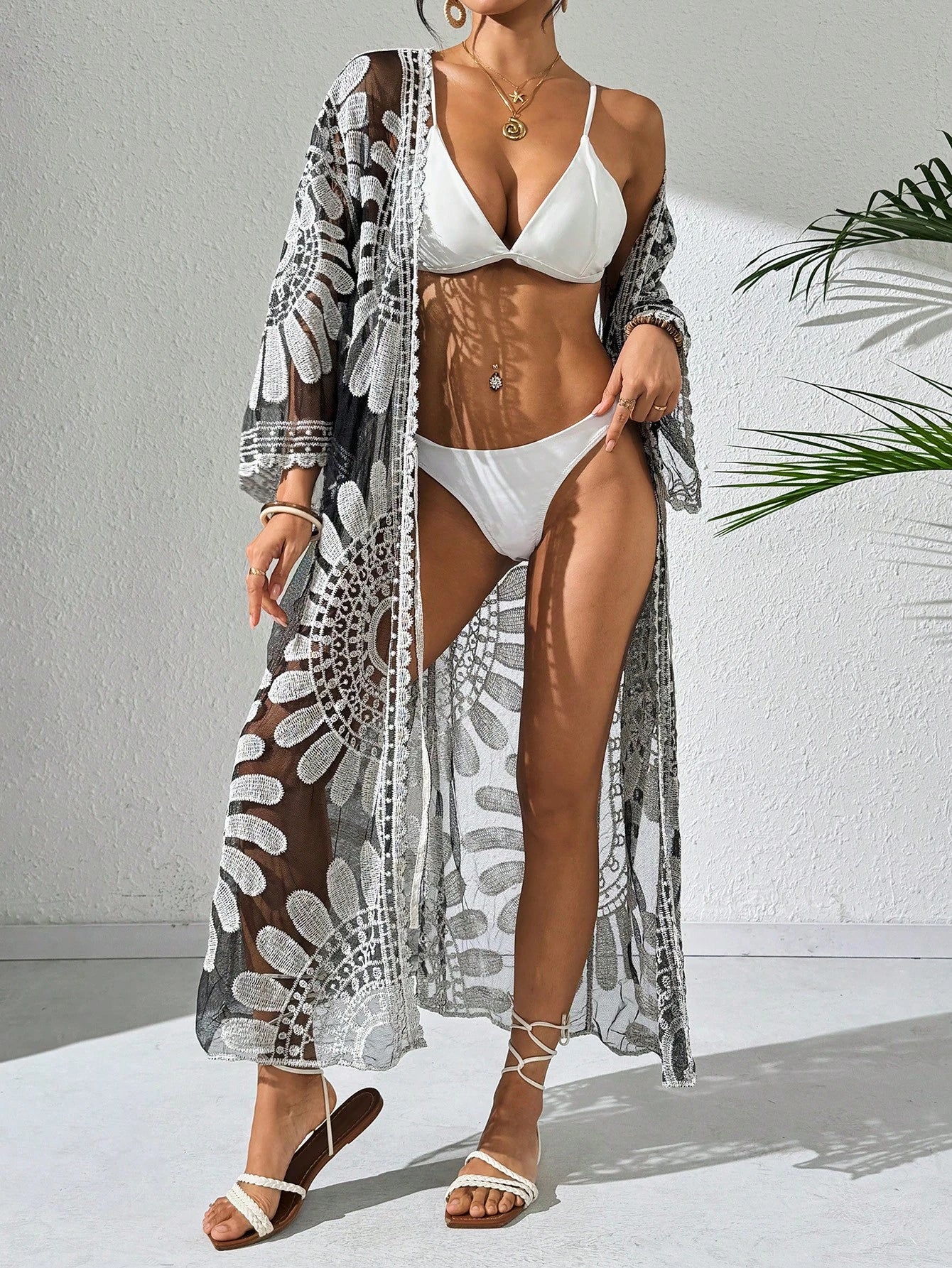 Saída de Praia Quimono Capa Transparente com Estampa Floral de Resort 